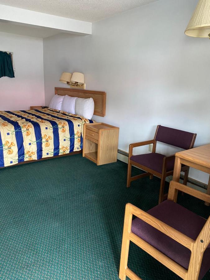 Northern Pine Inn Hayward Eksteriør billede